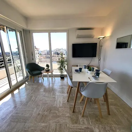 Les Beaux Jours Apartman *